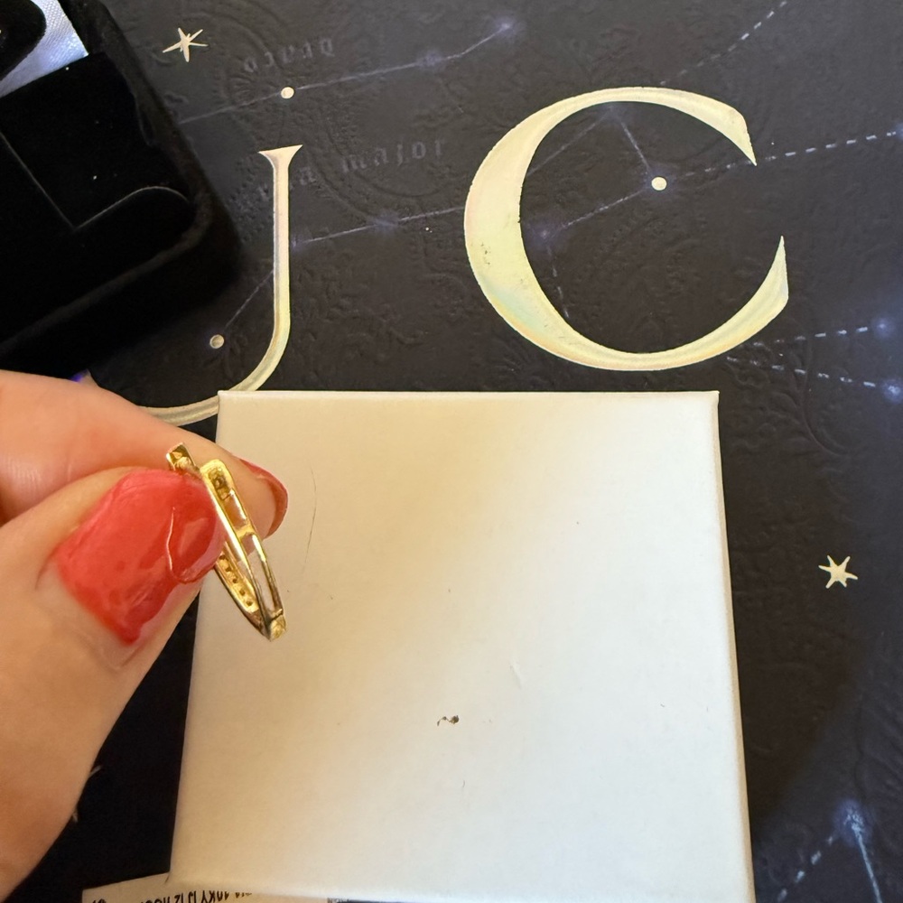 New Macy’s Pure Yellow Gold 10K Genuine Diamonds Small Oval Hoops Earrings - Picture 10 of 17